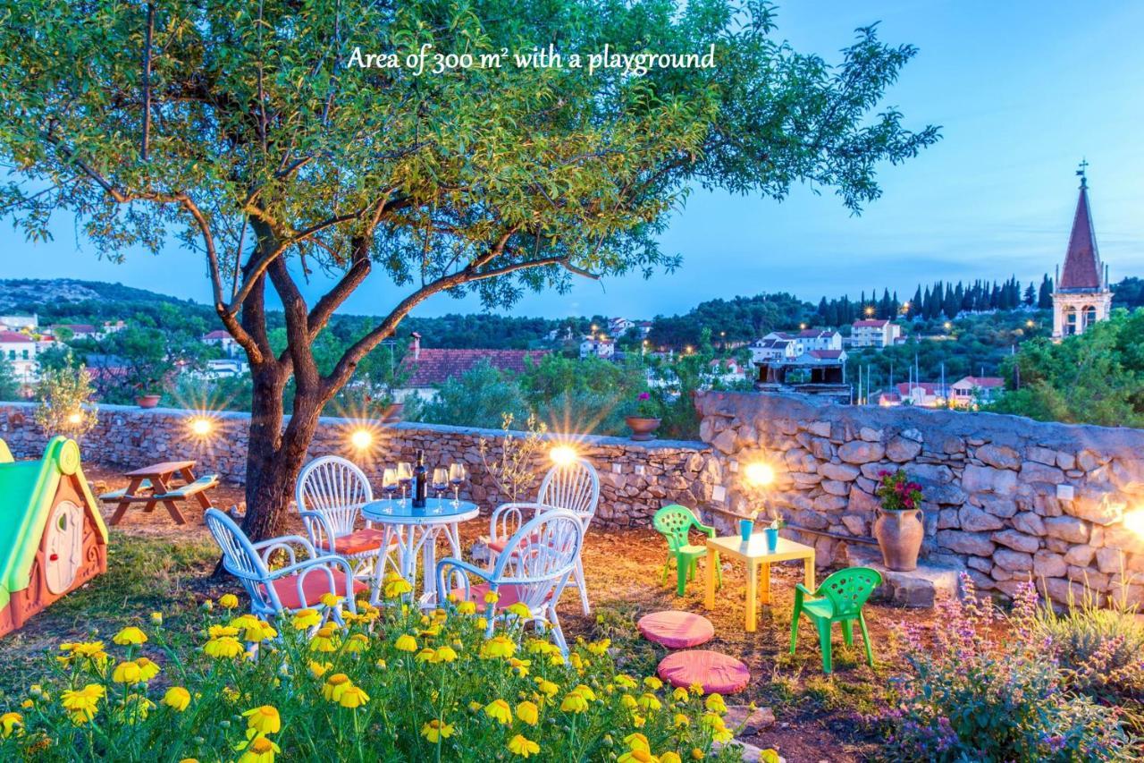 Villa Vicina Heritage Villa For 9,Milna - Close To Restaurants And Shops Exterior foto