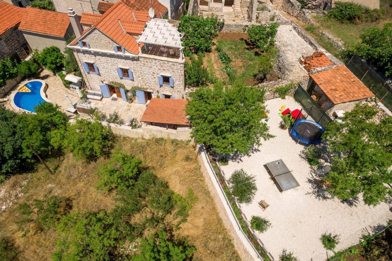 Villa Vicina Heritage Villa For 9,Milna - Close To Restaurants And Shops Exterior foto